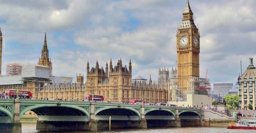 4-Hour Private Tour of London in a Panoramic Black Cab - Why a black cab works so well for a first London visit