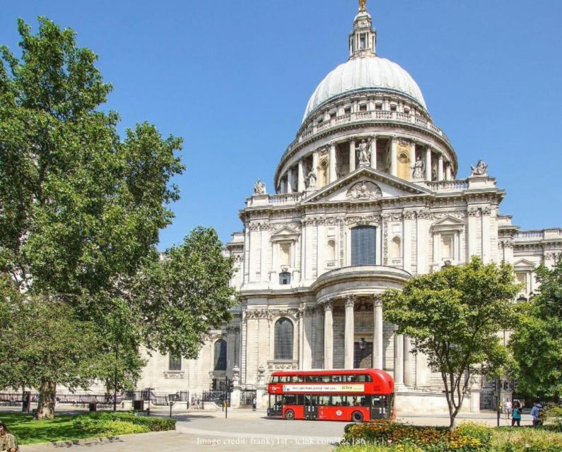4-Hour Private Tour of London in a Panoramic Black Cab - Buckingham Palace gives you the classic London photograph