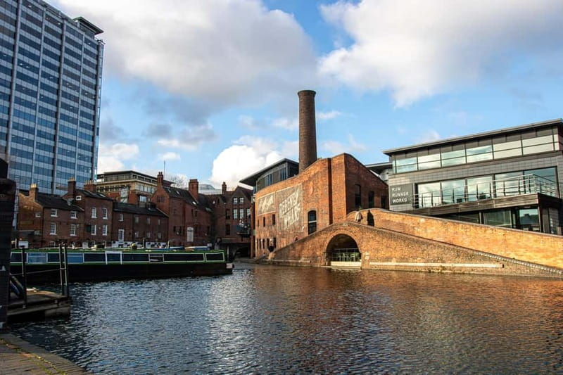 Birmingham Slogging Gang Evening Walking Tour with Pub Stops - What the reviews suggest about the guide