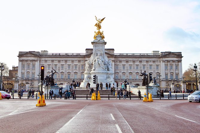 Black Taxi Tour of London: Classic Sightseeing Bespoke & Fun - Parliament and Big Ben bring politics into view