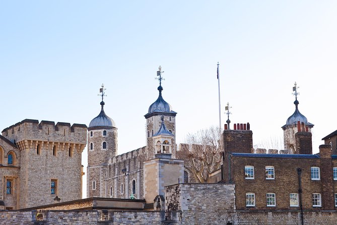 Black Taxi Tour of London: Classic Sightseeing Bespoke & Fun - Westminster Abbey explains the ceremony of monarchy