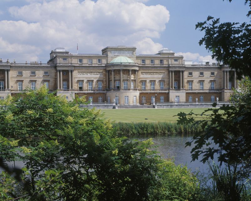Buckingham Palace and Stonehenge Tour - Two famous sights, one very full London day