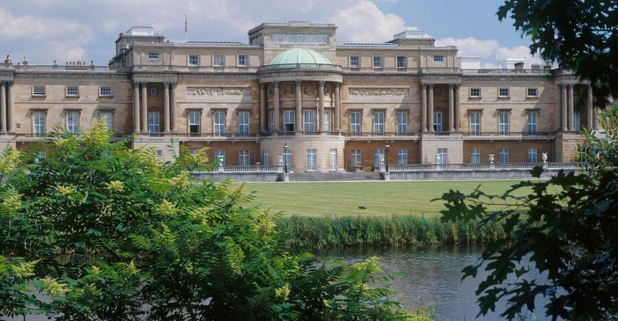 Buckingham Palace and Stonehenge Tour - The midday transfer from the palace to Victoria