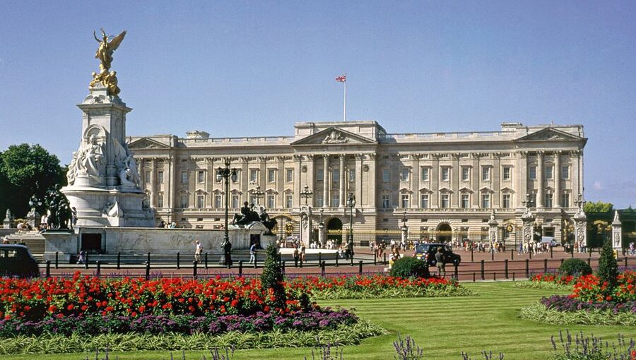 Buckingham Palace and Stonehenge Tour - Timing, return point, and the shape of the day