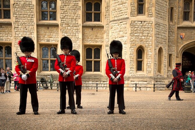 Buckingham Palace & Changing of the Guard Experience - Westminster Abbey and the end near Big Ben
