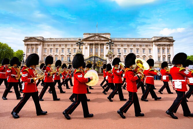 Buckingham Palace Entrance Ticket & Changing of the Guard Tour - Watching the Changing of the Guard