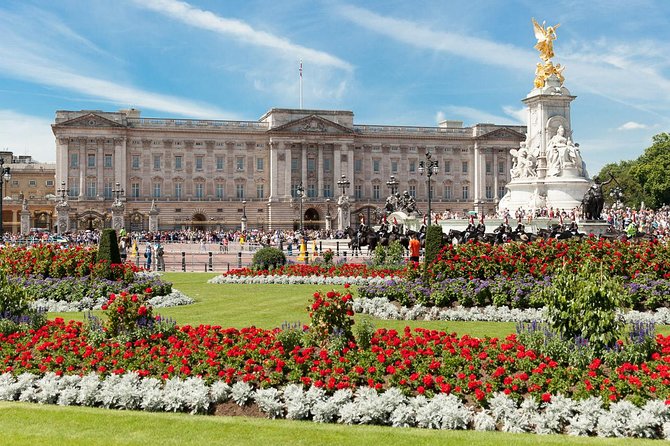 Buckingham Palace Entrance Ticket & Changing of the Guard Tour - What the guide adds, and what the guide does not do