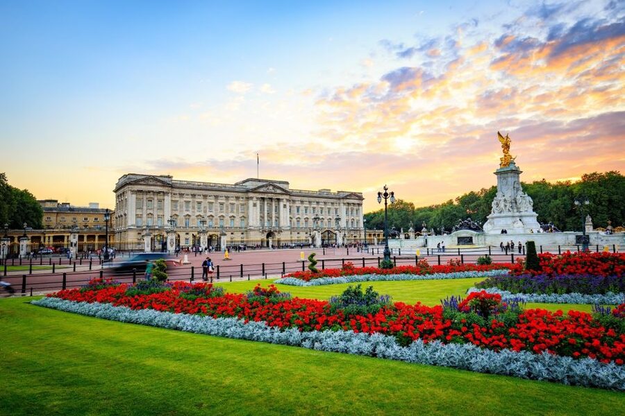Buckingham Palace & Windsor Castle: Full-Day Tour - Inside Buckingham Palace during the summer opening