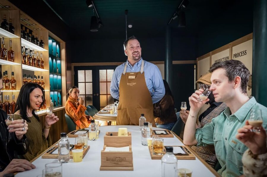 Buffalo Trace Distillery: Whiskey Tasting Experience - Four drinks, four different ways to taste