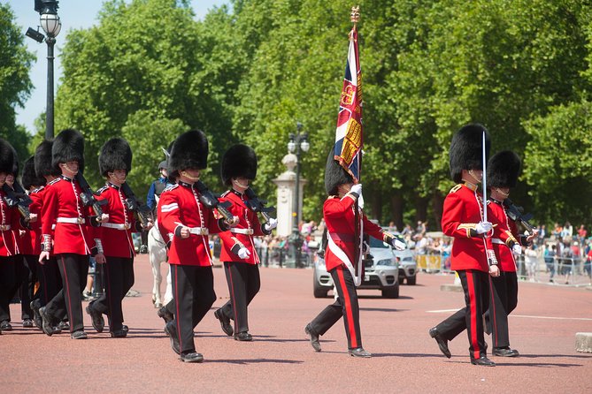 Changing of the Guard Guided Tour at Buckingham Palace - Why the guide makes the difference