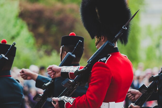 Changing of the Guard Walking Tour - Horse Guards Parade at Whitehall