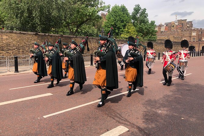 Changing of the Guard Walking Tour - The guides are the main reason to book