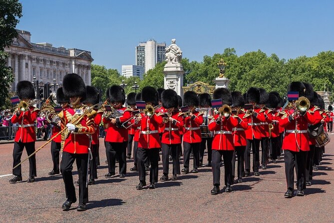 Changing of the Guard Walking Tour in London at Buckingham Palace - Why the changing ceremony is worth seeing with a guide