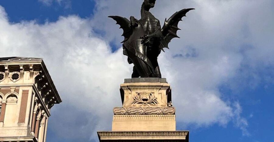 City of London Mystical and Dragons Walking Tour - Reading symbols around the Bank of England