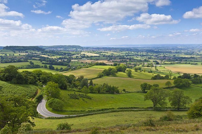 Cotswolds Day Trip from London with Optional Village Lunch - What the guides add to the day