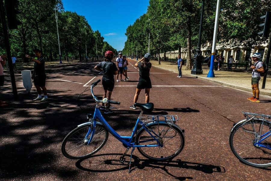 Destination London: E-Bike Tour - Chelsea and South Kensingtons grand museums