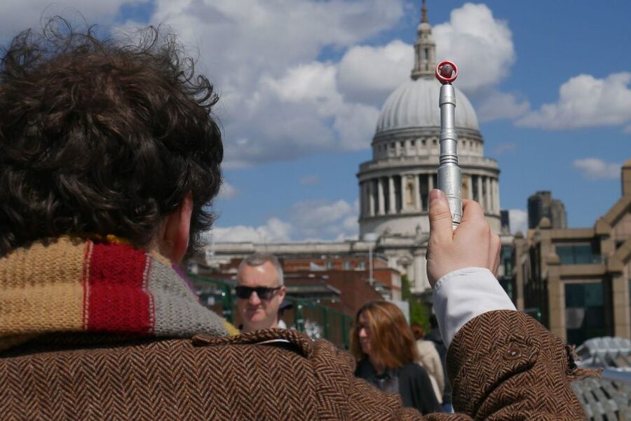 Doctor Who London Walking Tour - Seeing Rose in a real London setting