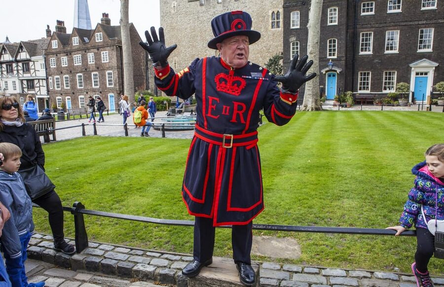 Exclusive Beefeater Meet & Greet at the Tower of London - Exploring the Crown Jewels