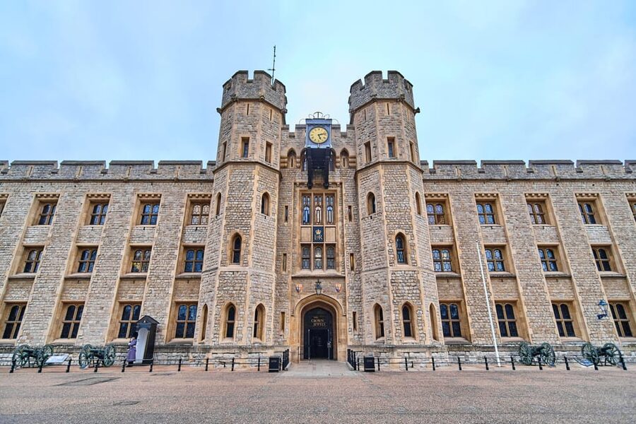 Exclusive Beefeater Meet & Greet at the Tower of London - Walking the Inner Ward and Outer Ward