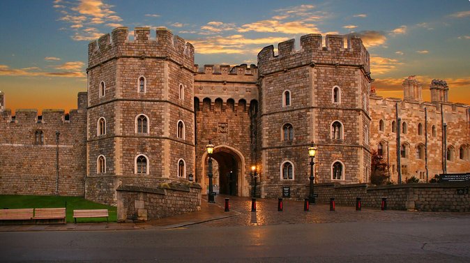 Extended visit: Windsor Castle & Stonehenge - The coach ride and the countryside between stops