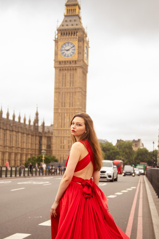 Flying dress professional photoshoot with pro photographer - Who will get the most from this experience?