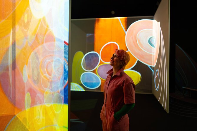 Frameless - Immersive Art Experience in London - The World Around Us surrounds you with city and sea