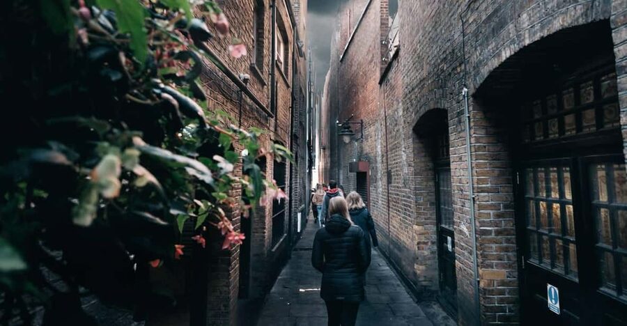 French Language: Original Harry Potter Walking Tour - Shakespeare’s Globe and the path to the Millennium Bridge