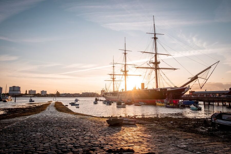 From London: 3-day Isle of Wight & the Southern Coast Tour - Accommodation, meals, and the real cost
