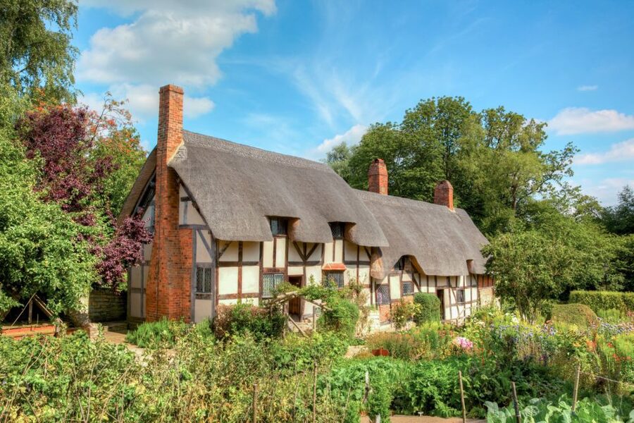 From London: Cotswolds and Oxford Guided Day-Trip - The coach ride into Oxfordshire