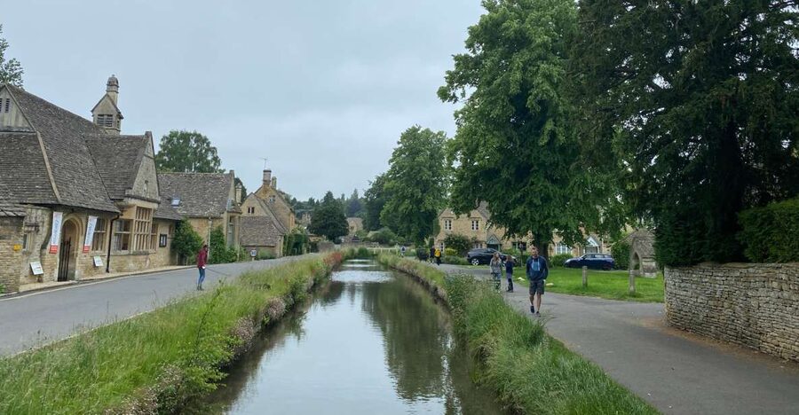 From London: Cotswolds Villages Guided Day Tour - A private vehicle with a personal pace