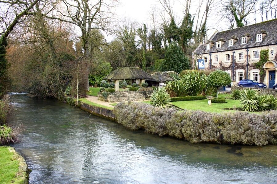 From London: Cotswolds Villages Small Group Day Tour - Two hours in Bourton-on-the-Water