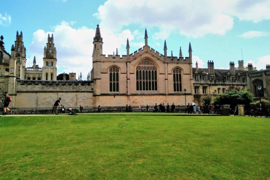 From London: Day Trip to Downton Abbey, Oxford and Bampton - Oxford and its university buildings
