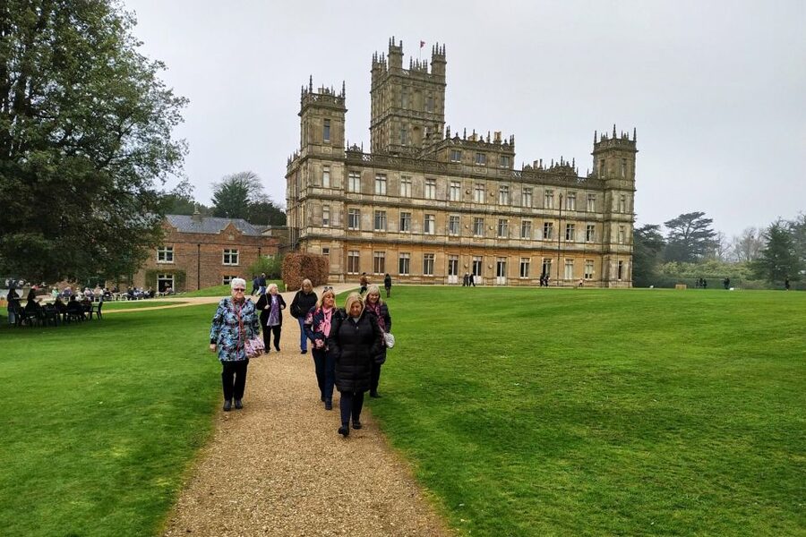 From London: Day Trip to Downton Abbey, Oxford and Bampton - Who should book this experience