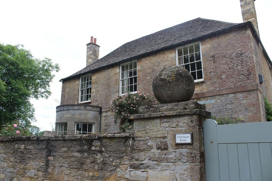 From London: Downton Abbey and Village Coach Tour - Meeting point and timing advice