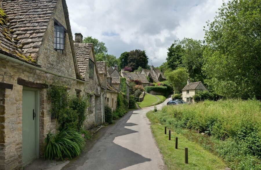 From London: Full-day Cotswolds Tour with Optional Lunch - Weather, crowds, and the right season
