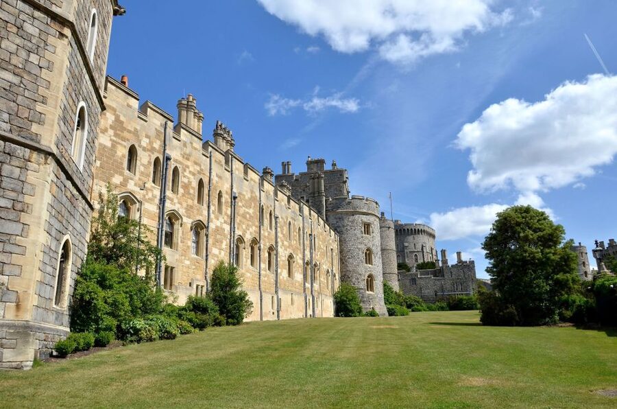 From London: Half-Day Trip to Windsor with Castle Tickets - Why the live guide matters