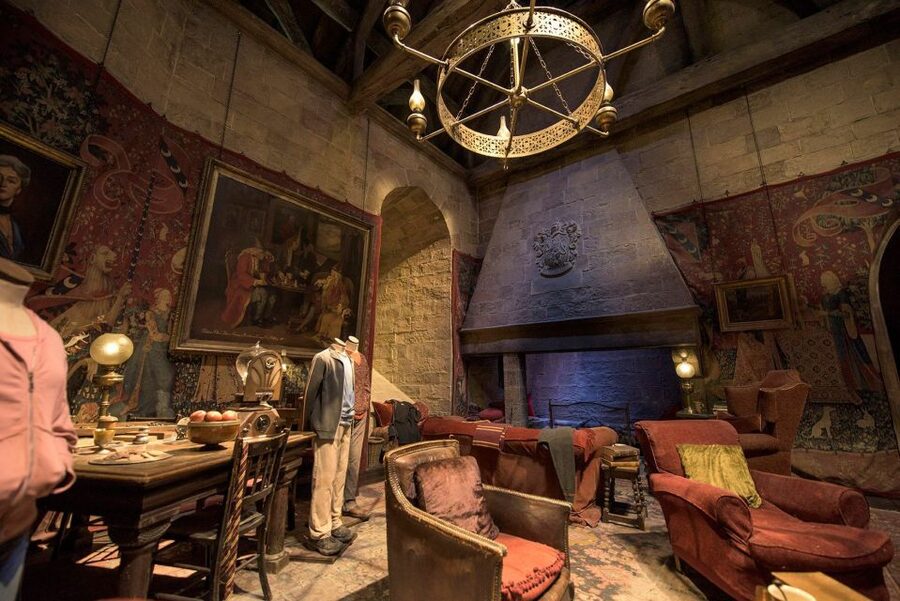 From London: Harry Potter Family Package with Transfers - Lunch, Butterbeer, and the clock