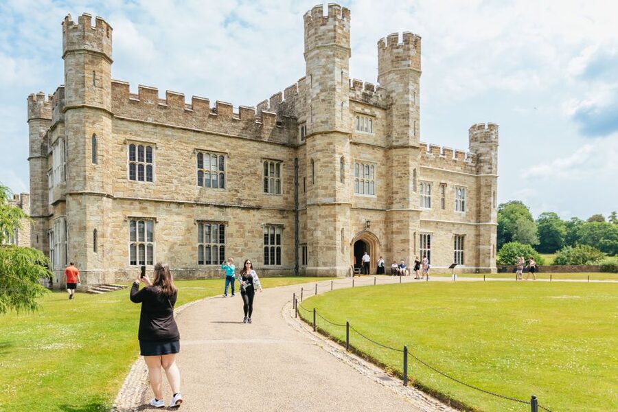 From London: Leeds Castle, Canterbury Cathedral & Dover - The Kent countryside between the stops
