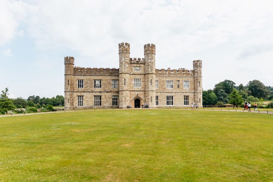 From London: Leeds Castle, Canterbury Cathedral & Dover - Who should book this tour?