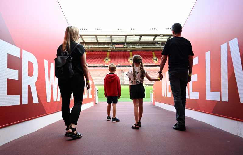 From London: Liverpool FC Stadium & Museum Rail Day Tour - Free time at the Albert Dock and waterfront