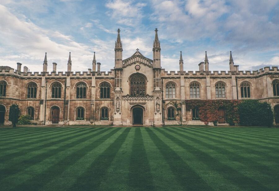 From London: Oxford and Cambridge Guided Day Tour - Oxford and the city of dreaming spires