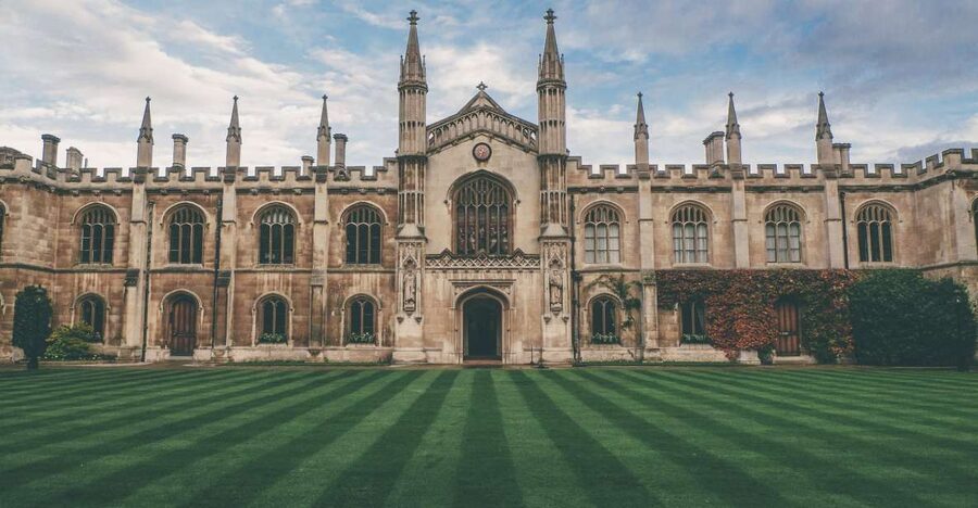 From London: Oxford and Cambridge Guided Day Tour - The guide makes a big difference