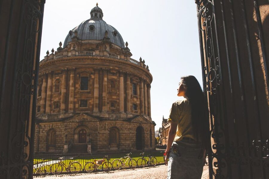 From London: Oxford and Cotswolds Villages Day Trip - The guide can shape the whole day
