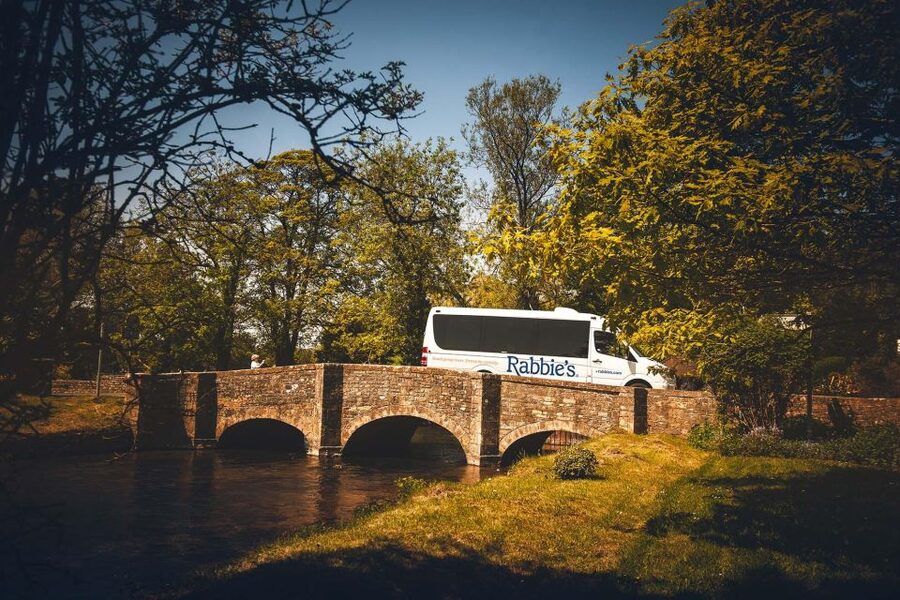 From London: Oxford and Cotswolds Villages Day Trip - Finding Greenline Coach Station at Victoria