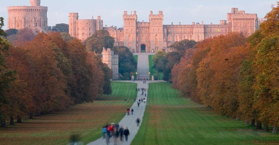 From London: Royal Windsor Afternoon Tour - Reaching the castle and getting oriented