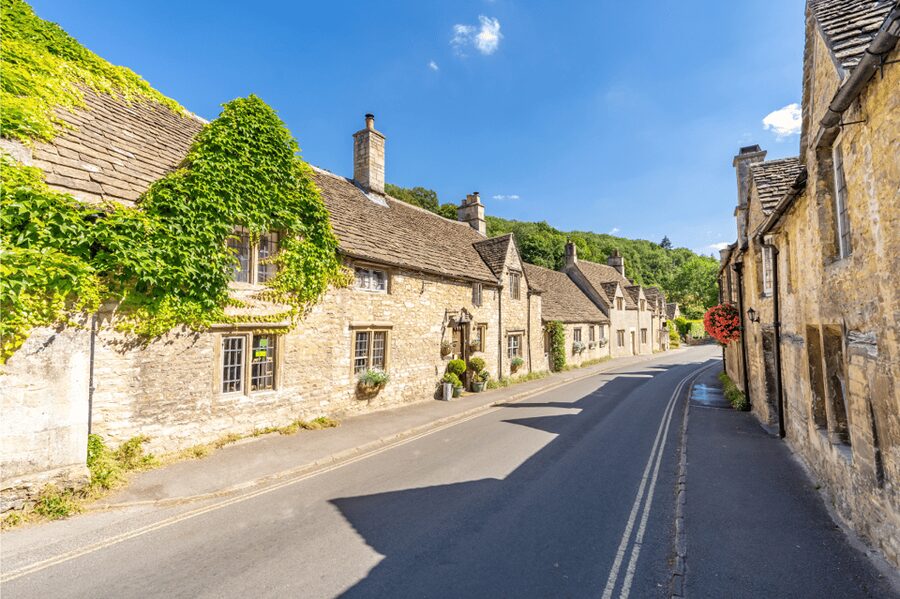 From London: Small Group Stonehenge, Bath & Cotswolds Tour - Who should book this tour?