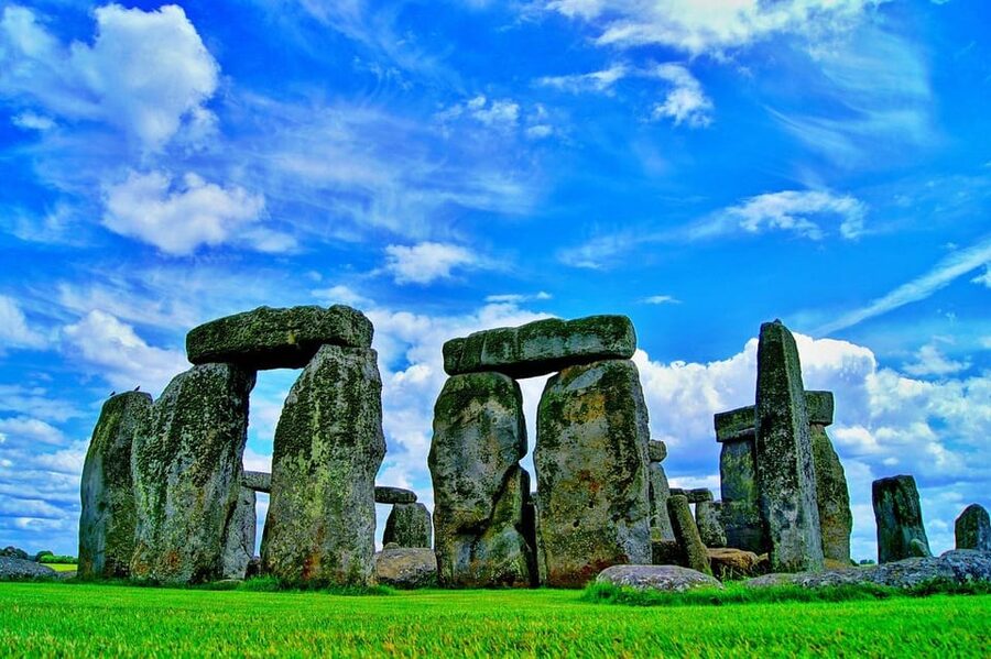 From London: Stonehenge Day Trip with Audioguide - Three hours around Stonehenge