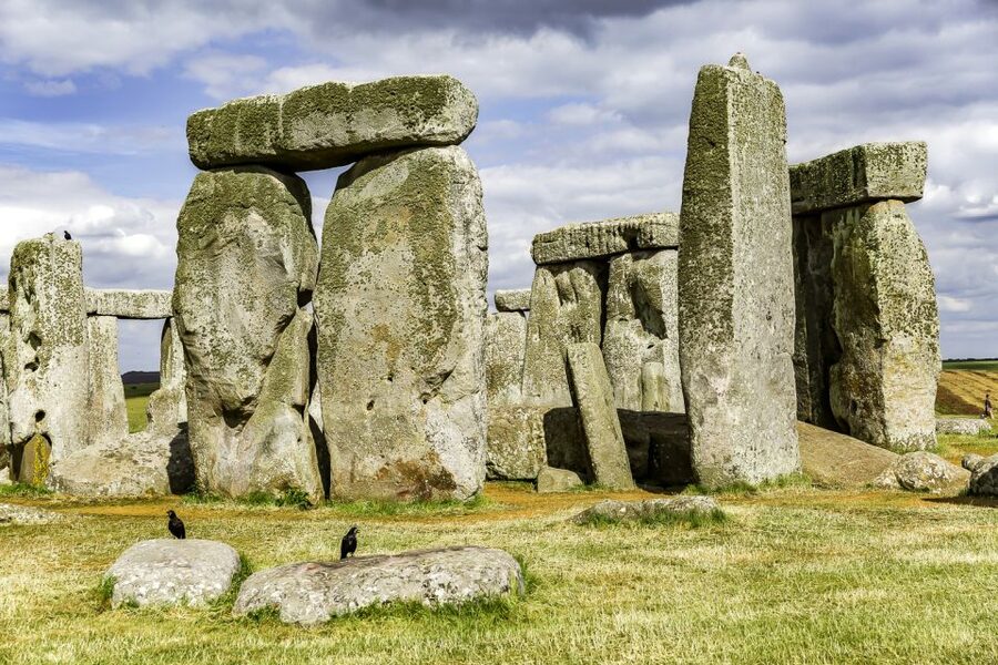 From London: Stonehenge Half-Day Tour - Arriving at the Stonehenge visitor center
