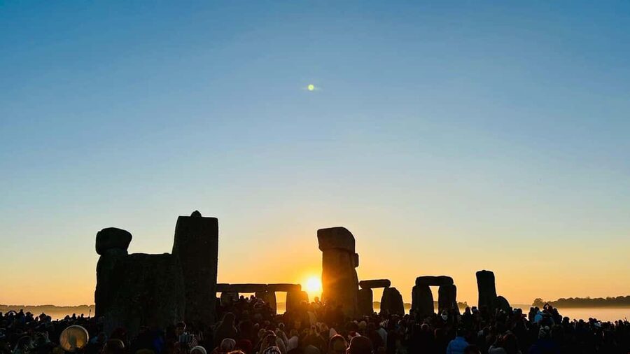 From London: Stonehenge Summer Solstice Sunrise Tour - The guide and the shape of the tour