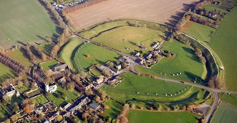 From London: Stonehenge & The Stone Circles of Avebury Tour - Avebury: ancient stones in a living village